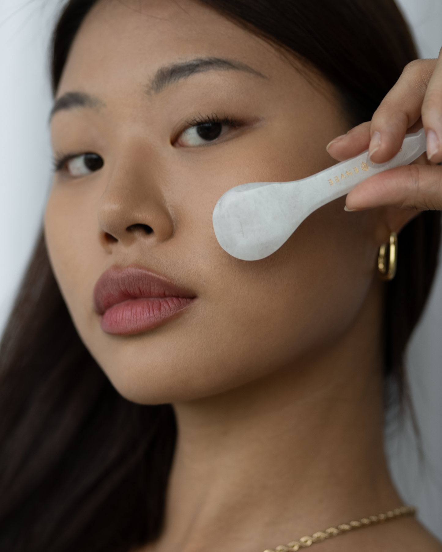 White Jade Gua Sha Eye Depuff Tool